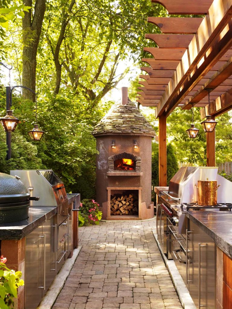 Natural Wood Finishes for Warm Outdoor Kitchens
