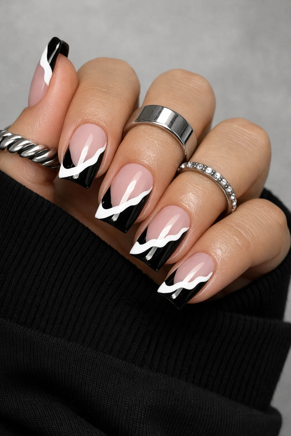 Black and White Squiggle-Edge French Tips